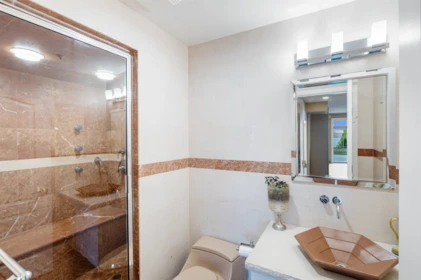 Mudroom Photo of 1526 Chippendale Court, West Vancouver, BC