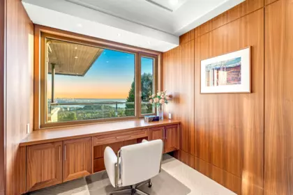 Mudroom Photo of 1036 Eyremount Drive, West Vancouver, BC