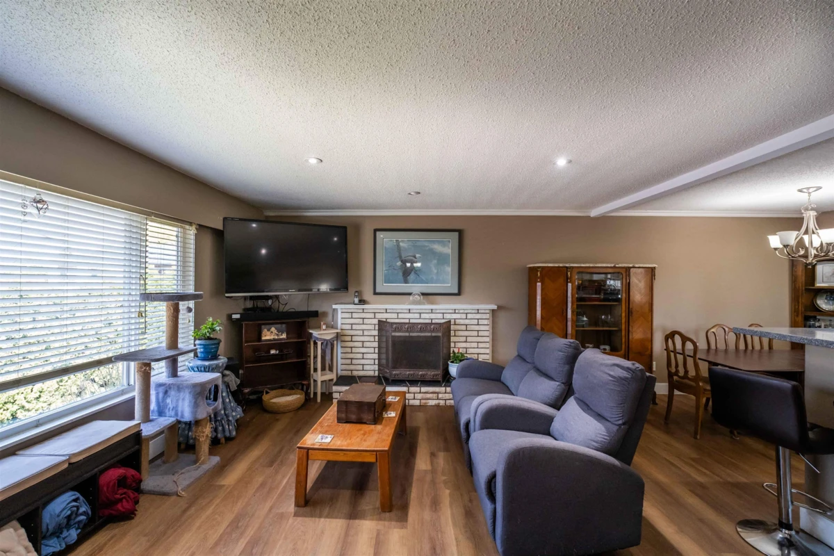 Living Room Photo of 17884 57 Avenue, Surrey, BC
