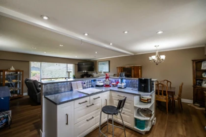 Breakfast Nook Photo of 17884 57 Avenue, Surrey, BC