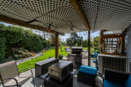 Staircase Photo of 17884 57 Avenue, Surrey, BC