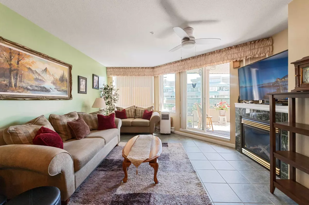 Family Room Photo of A319 2099 Lougheed Highway, Port Coquitlam, BC