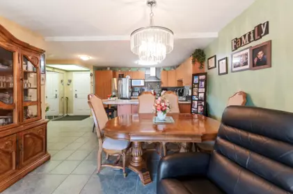 A319 2099 Lougheed Highway, Port Coquitlam, BC, Port Coquitlam — Apartment/Condo for sale
