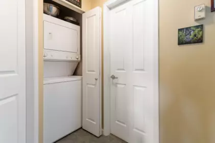 Entry Foyer Photo of A319 2099 Lougheed Highway, Port Coquitlam, BC