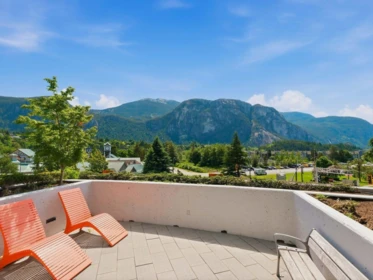 Basement Recreation Room Photo of 414 38362 Buckley Avenue, Squamish, BC