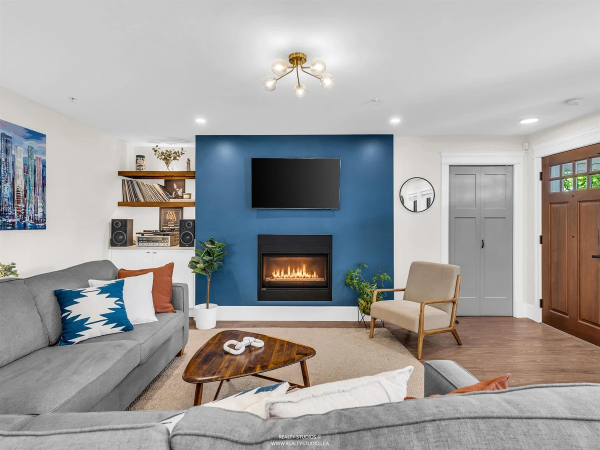Living Room Photo of 436 Lakewood Drive, Vancouver, BC