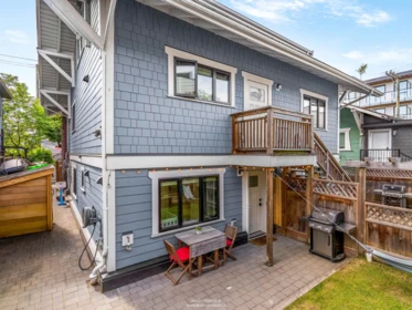 Swimming Pool Photo of 436 Lakewood Drive, Vancouver, BC