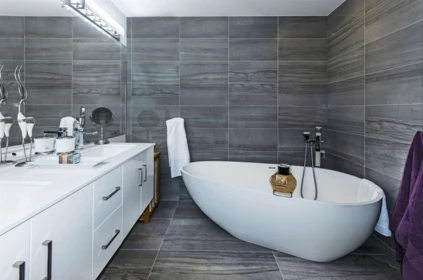 Primary Bathroom Photo of 121 3105 Dayanee Springs Boulevard, Coquitlam, BC