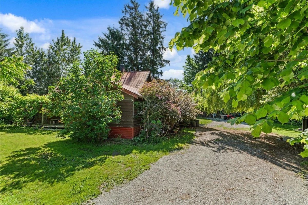 Living Room Photo of 41582 Nicomen Island Trunk Road, Mission, BC