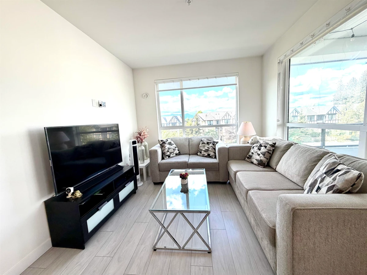 Living Room Photo of B316 20834 80 Avenue, Langley, BC