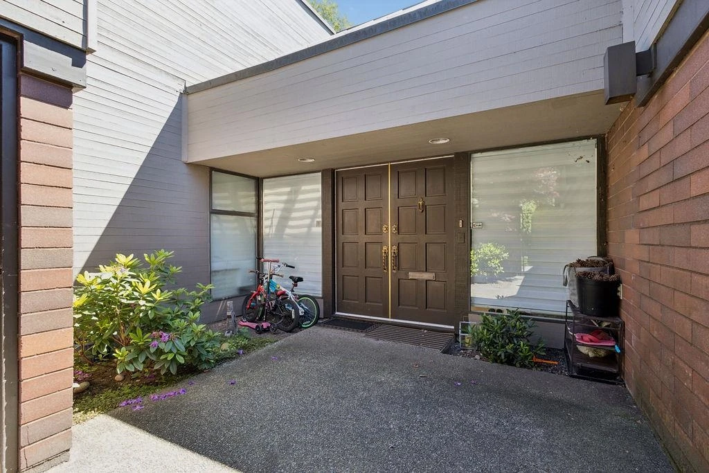 Living Room Photo of 406 Greensboro Place, Vancouver, BC