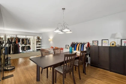 Kitchen Island Photo of 406 Greensboro Place, Vancouver, BC