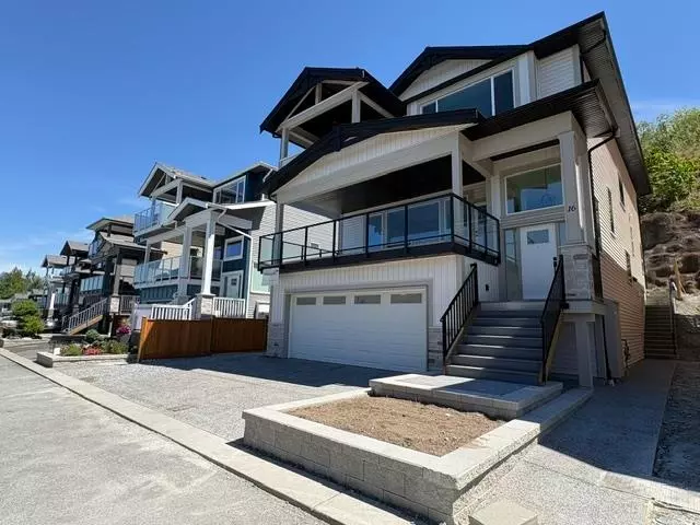 Exterior Rear Photo of 16 24850 106 Avenue, Maple Ridge, BC