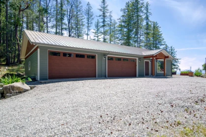 Mudroom Photo of 10991- 10993 Sunshine Coast Highway, Halfmoon Bay, BC