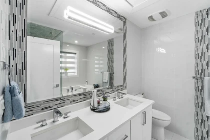 Powder Room Photo of 1842 E 64th Avenue, Vancouver, BC