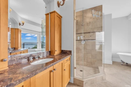 Powder Room Photo of 2340 Orchard Lane, West Vancouver, BC