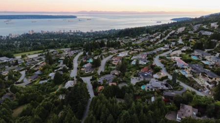 Garden / Landscaping Photo of 1440 Sandhurst Place, West Vancouver, BC