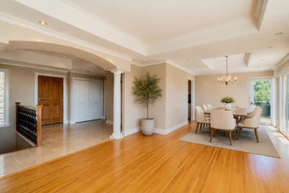 Kitchen Island Photo of 1440 Sandhurst Place, West Vancouver, BC
