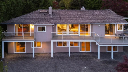Outdoor Deck Photo of 1440 Sandhurst Place, West Vancouver, BC