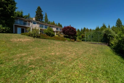 Staircase Photo of 1440 Sandhurst Place, West Vancouver, BC