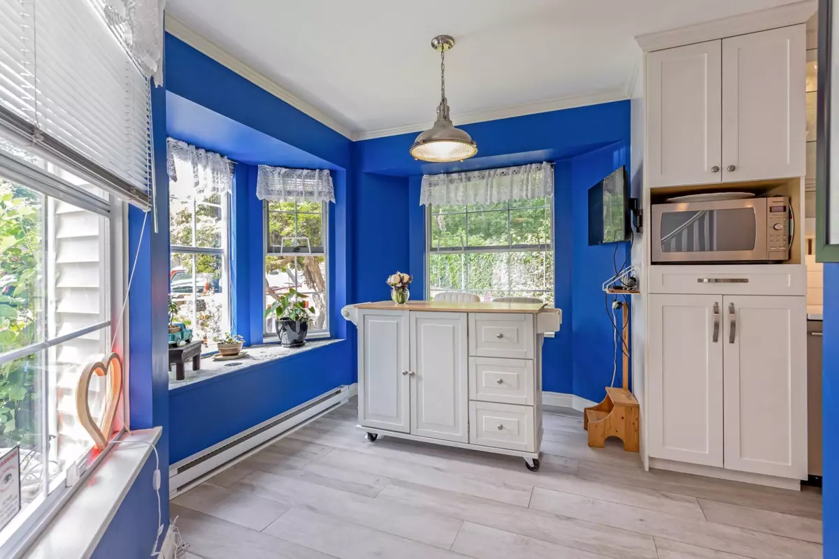 Family Room Photo of 54 6537 138 Street, Surrey, BC