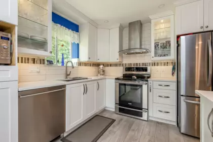 Kitchen Photo of 54 6537 138 Street, Surrey, BC