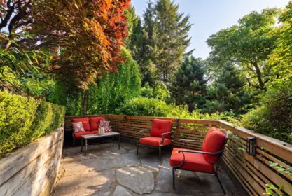 Garden / Landscaping Photo of 697 E Braemar Road, North Vancouver, BC