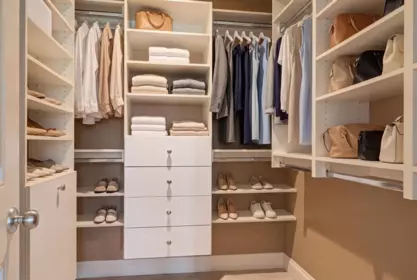 Walk-In Closet Photo of 697 E Braemar Road, North Vancouver, BC
