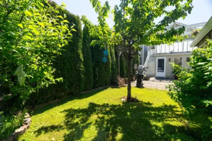 Front Yard Photo of 219 E 38th Avenue, Vancouver, BC