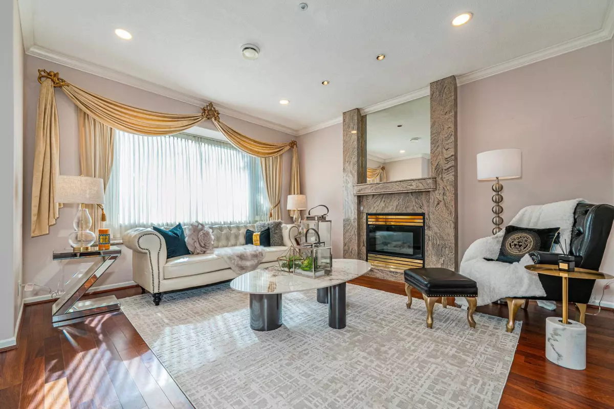 Dining Area Photo of 4255 W 15th Avenue, Vancouver, BC