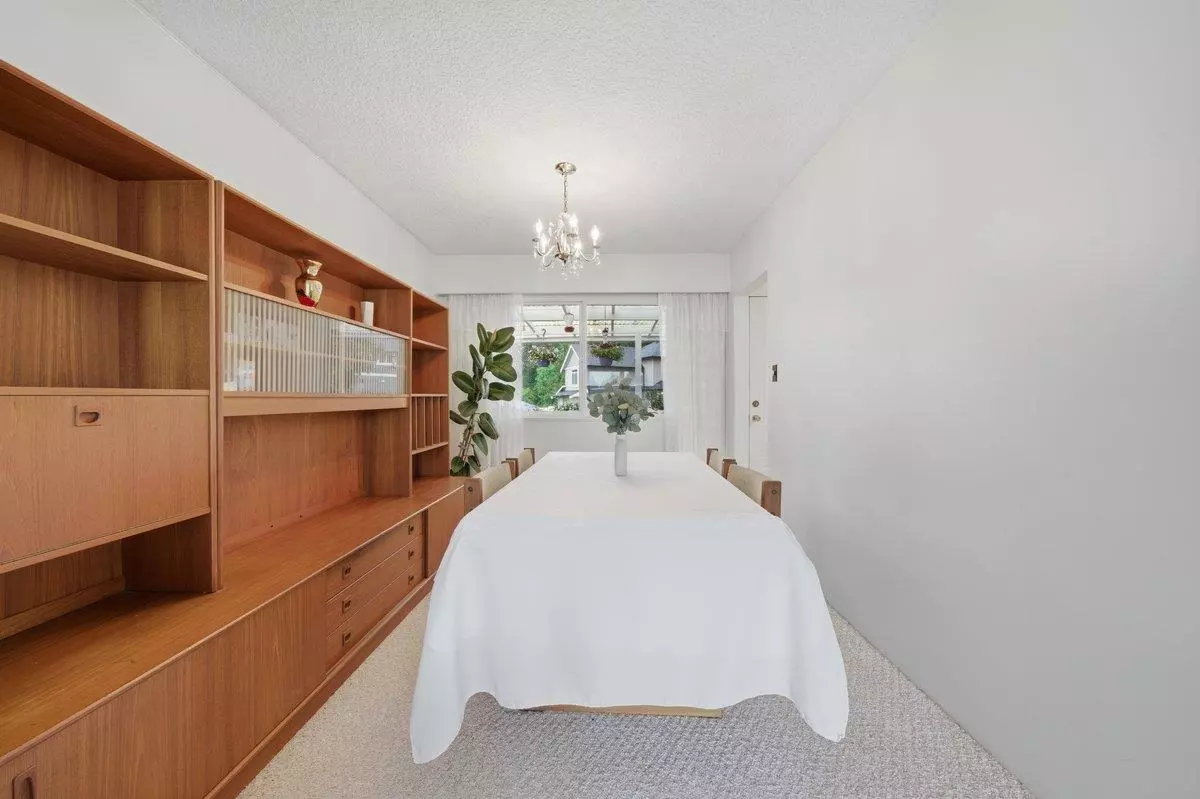 Dining Area Photo of 3963 Sefton Street, Port Coquitlam, BC