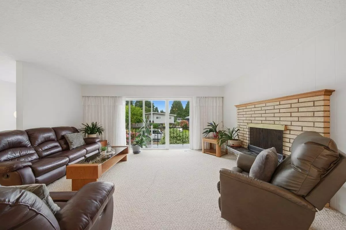 Living Room Photo of 3963 Sefton Street, Port Coquitlam, BC