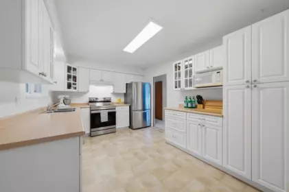 Kitchen Island Photo of 3963 Sefton Street, Port Coquitlam, BC