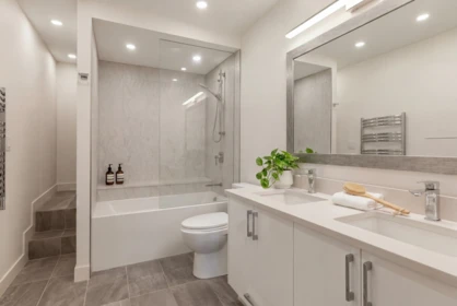 Hallway Photo of 11 1214 W 7th Avenue, Vancouver, BC