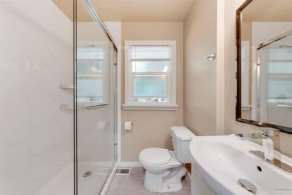 Hallway Photo of 20761 113 Avenue, Maple Ridge, BC