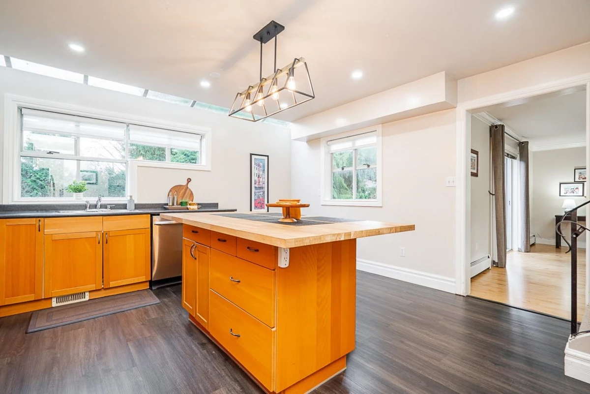 Living Room Photo of 4 3347 Dewdney Trunk Road, Port Moody, BC