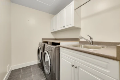 Hallway Photo of 14256 37 Avenue, Surrey, BC