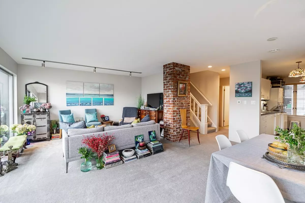 Family Room Photo of 967 W 8th Avenue, Vancouver, BC