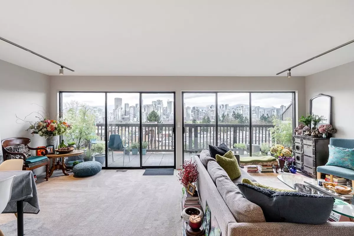 Living Room Photo of 967 W 8th Avenue, Vancouver, BC
