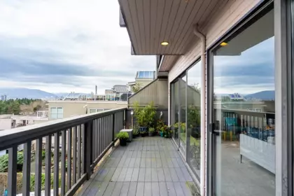 Breakfast Nook Photo of 967 W 8th Avenue, Vancouver, BC