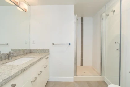 Entry Foyer Photo of 803 121 Tenth Street, New Westminster, BC