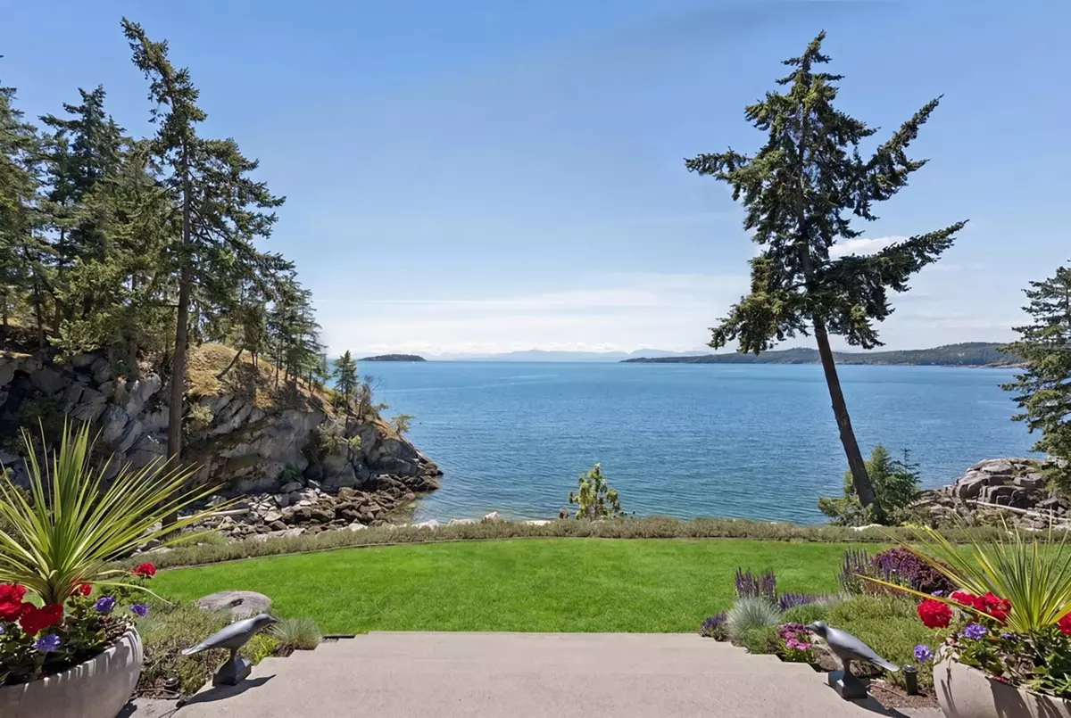Dining Area Photo of 9269 Jorgensen Drive, Halfmoon Bay, BC