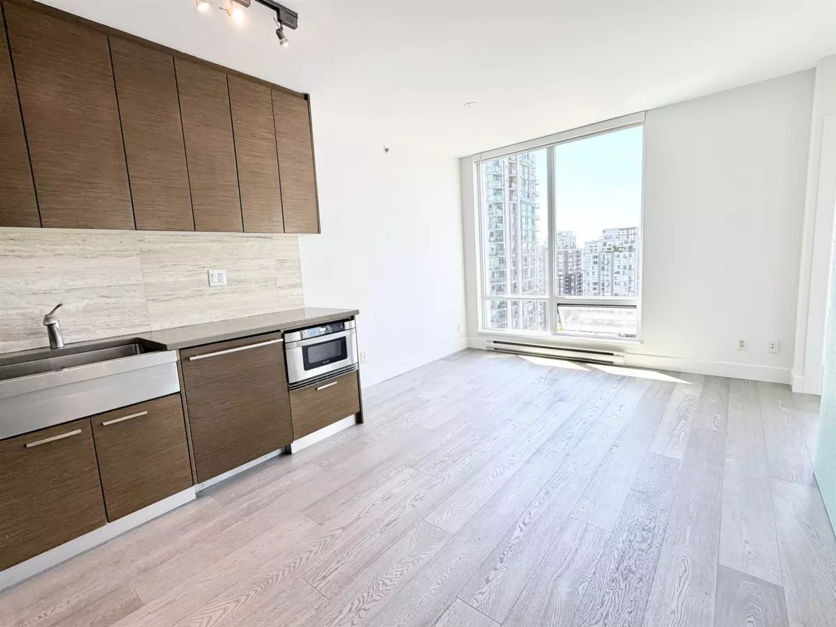 Dining Area Photo of 2006 535 Smithe Street, Vancouver, BC