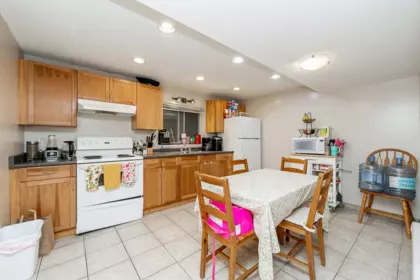 Hallway Photo of 716 Colinet Street, Coquitlam, BC