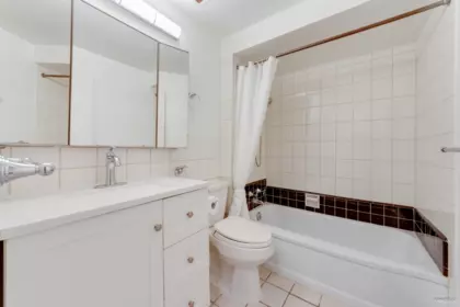 Powder Room Photo of 3 2255 W 40th Avenue, Vancouver, BC