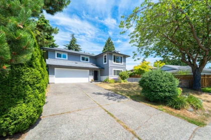 Swimming Pool Photo of 16199 13th Avenue, Surrey, BC