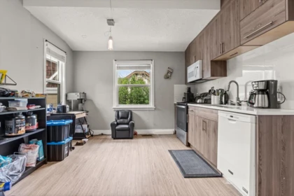 Primary Bathroom Photo of 46028 King Avenue, Chilliwack, BC