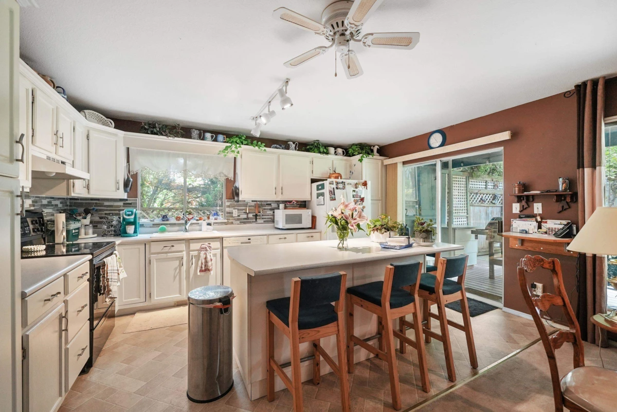 Family Room Photo of 6027 192 Street, Surrey, BC