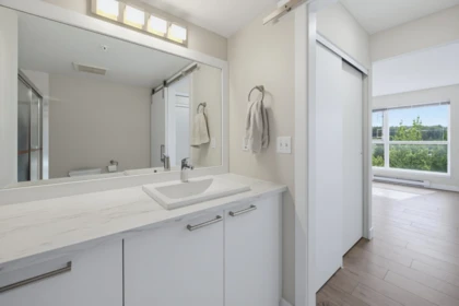 Entry Foyer Photo of 1002 9830 Whalley Boulevard, Surrey, BC