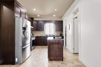 Kitchen Island Photo of 7032 195a Street, Surrey, BC